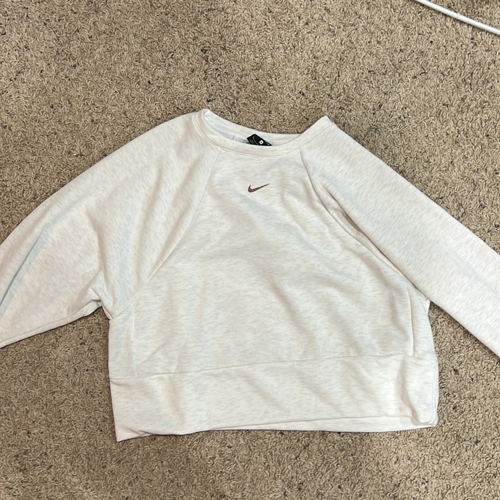 Nike dry fit cropped crew neck! - Picture 2 of 2